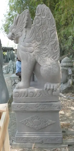Product image 3 of the product “Set of Singa Ambaraja, consist out of the sculpture and base. Total height is 223cm ”